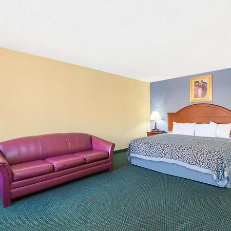 Blue Way Inn & Suites Wichita East Eksteriør billede