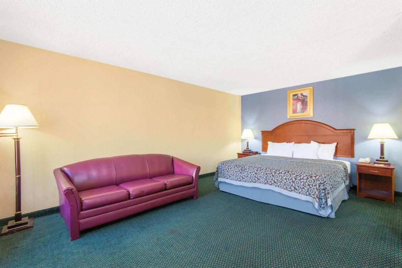 Blue Way Inn & Suites Wichita East Eksteriør billede